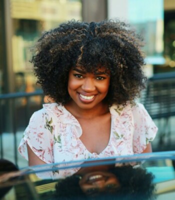 avatar pour Hélène Djoukoua